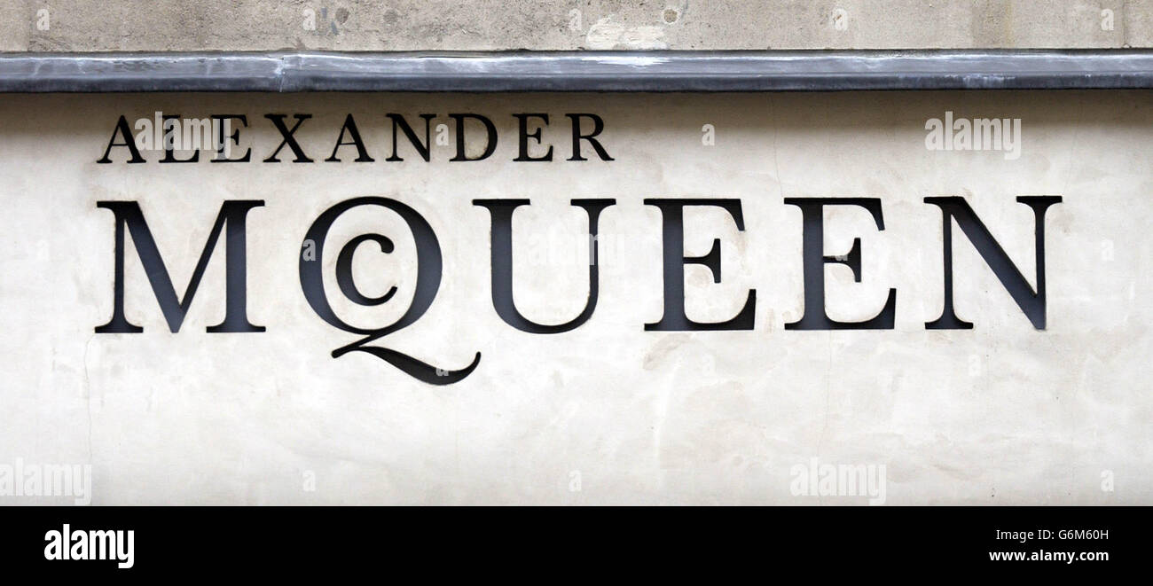 Alexander mcqueens death hi-res stock photography and images - Alamy