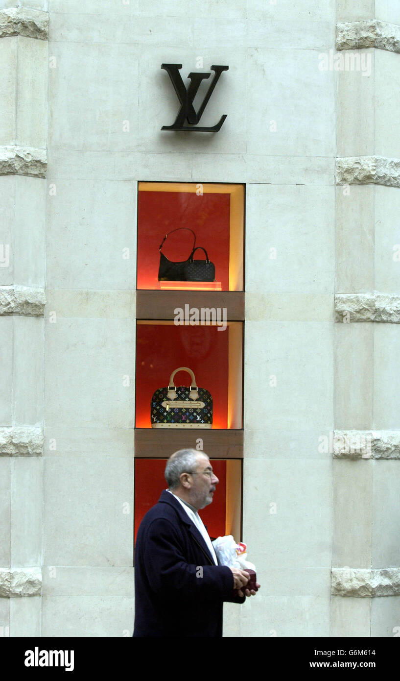 Louis Vuitton Shop Window Display Editorial Photo - Image of louis, bags:  18075081