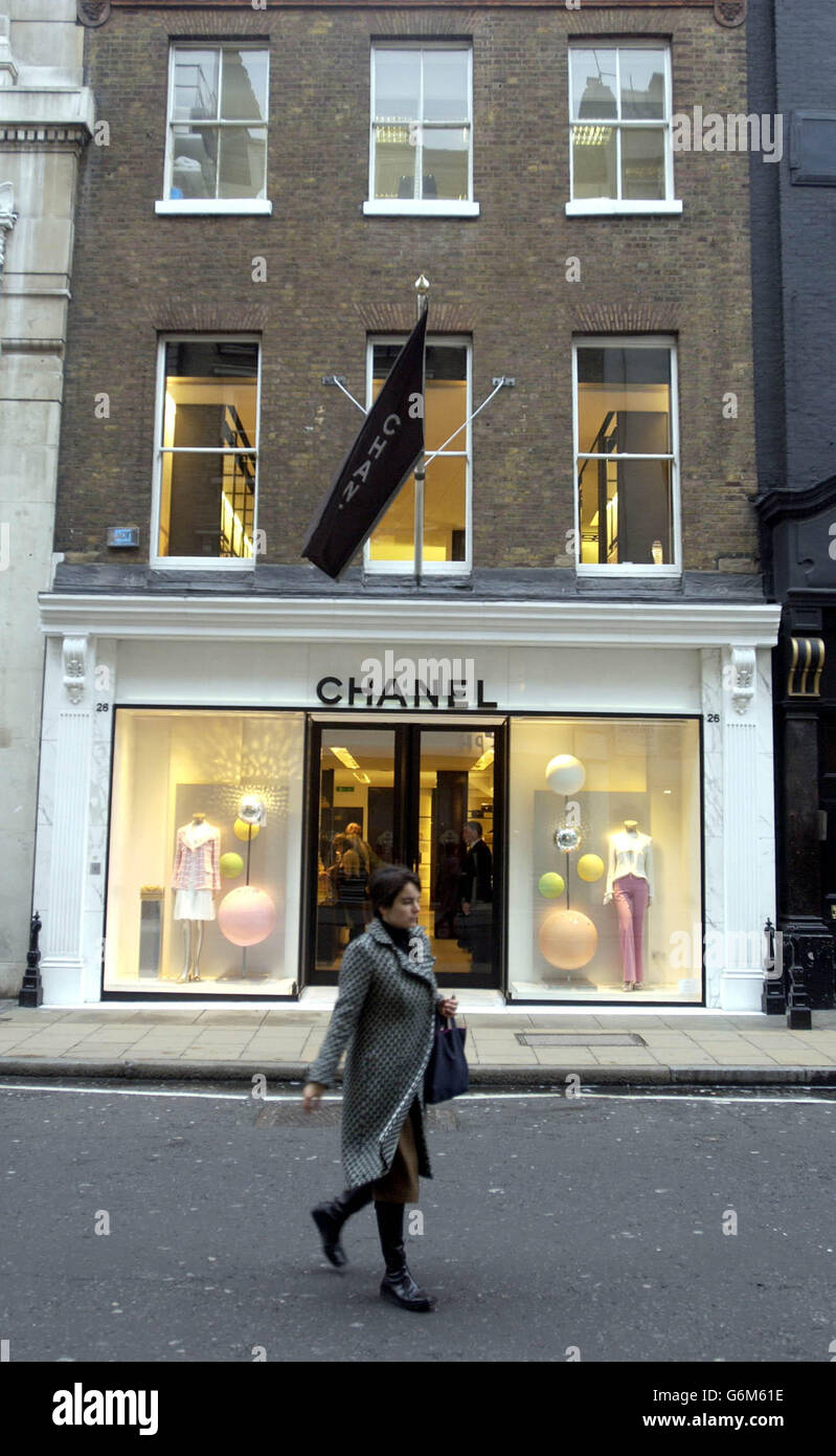 Chanel store hi-res stock photography and images - Page 10 - Alamy