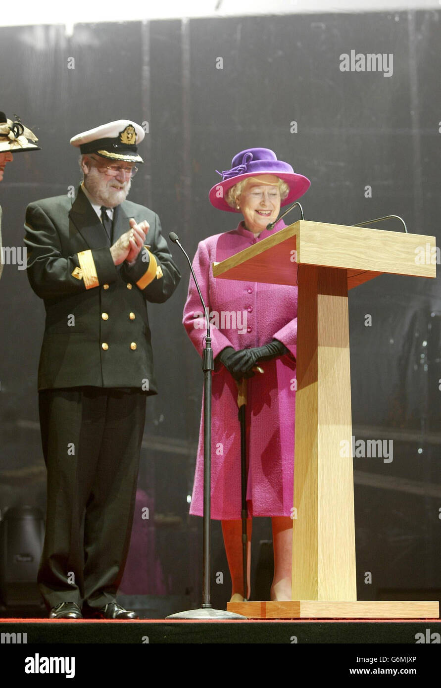 Queen Elizabeth II with Cmdr Ronald Warwick at the naming ceremony for the Queen Mary 2 in Southampton. The 550 million liner will make her maiden voyage to New York next week. Stock Photo