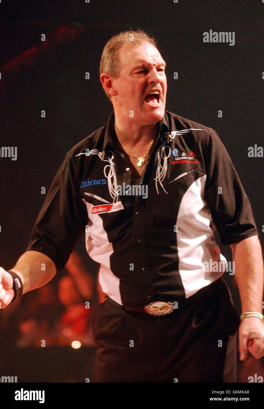2004 PDC World Darts Championship Stock Photo Alamy