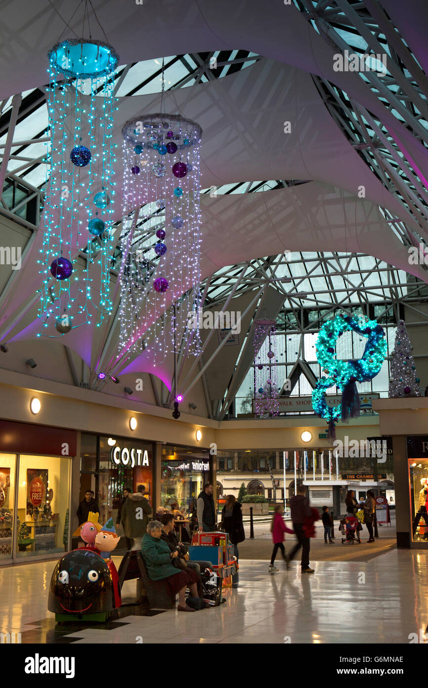 UK, Gloucestershire, Gloucester, King’s Walk shopping Centre Christmas