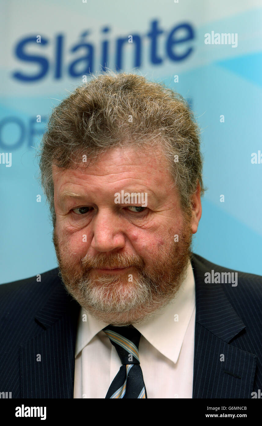 Minister for Health James Reilly at the launch of new clinical guidelines to prevent the spread of MRSA, held at the Department of Health in Dublin. Stock Photo