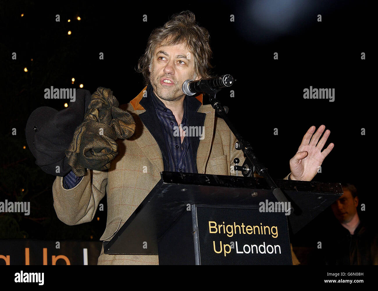 Sir Bob Geldof illuminates The National Gallery with a seasonal message as part of the Brightening Up London campaign in central London.The building was selected as the 'People's Choice' and the image chosen from a selection of three seasonal designs that convey 'Hope', 'Charity' and 'Peace', which was voted for by members of the public by text message, with all Orange profits being donated to UNICEF, one of Orange's global charity partners. Stock Photo