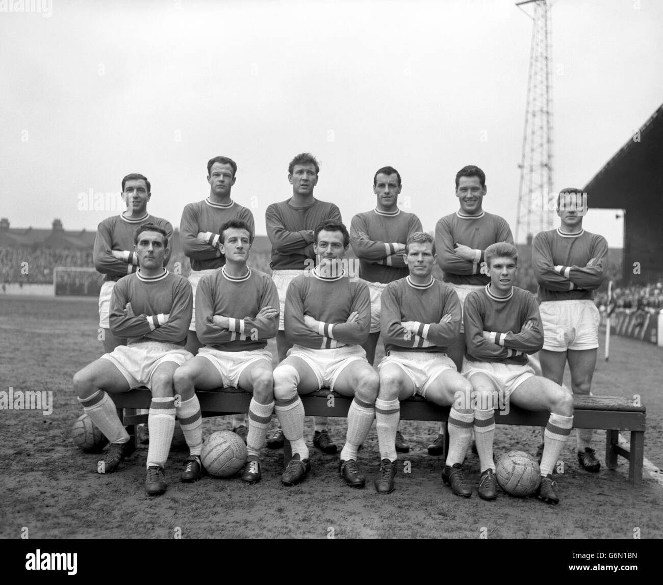 Leyton Orient team group (top l-r) Mal Lucas, Stan Charlton, Frank George, Sid Bishop, Eddie Lewis and Cyril Lea. Phil White, Ron Foster, Dave Dunmore. Malcolm Graham and Terry McDonald. Stock Photo