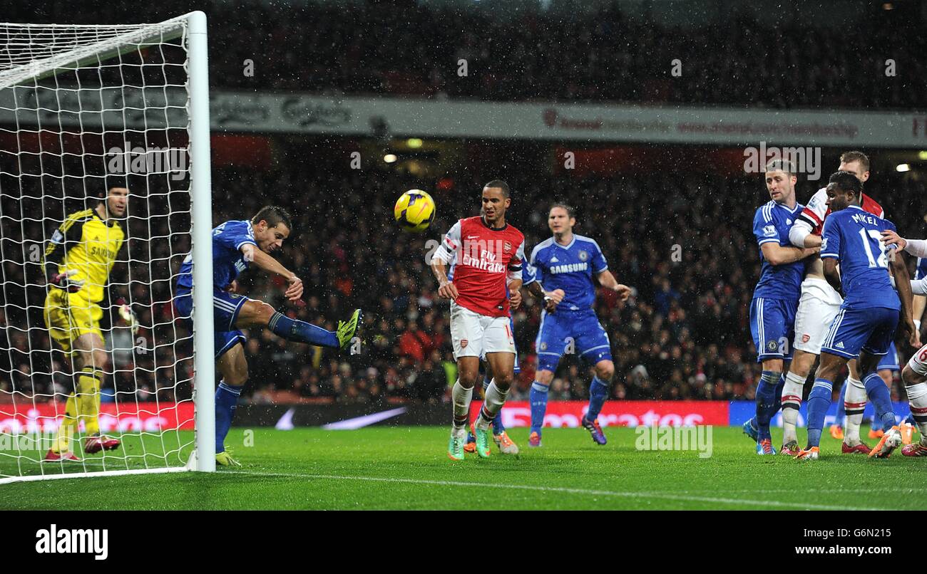 Cesar azpilicueta of chelsea heads hi-res stock photography and images ...