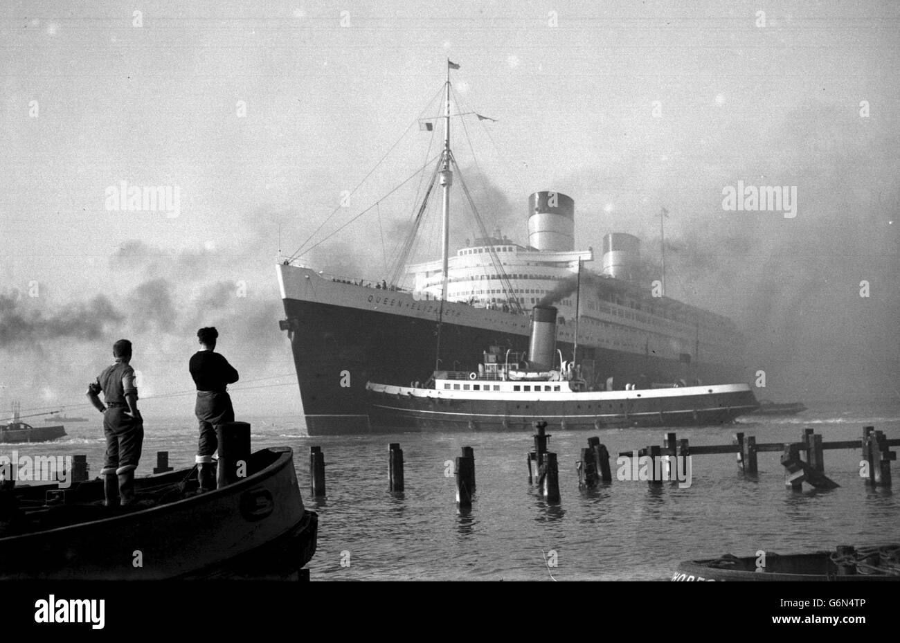 9th January - On this Day in History - 1972 On this day in 1972 the Luxury Liner Queen Elizabeth is destroyed by fire in Hong Kong harbour Stock Photo