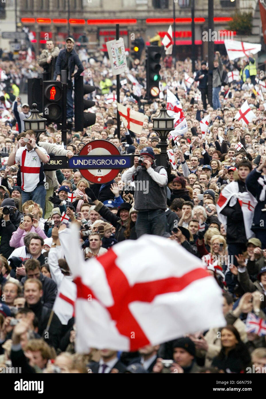 Crowds gather in Piccadilly to watch England Rugby World Cup players
