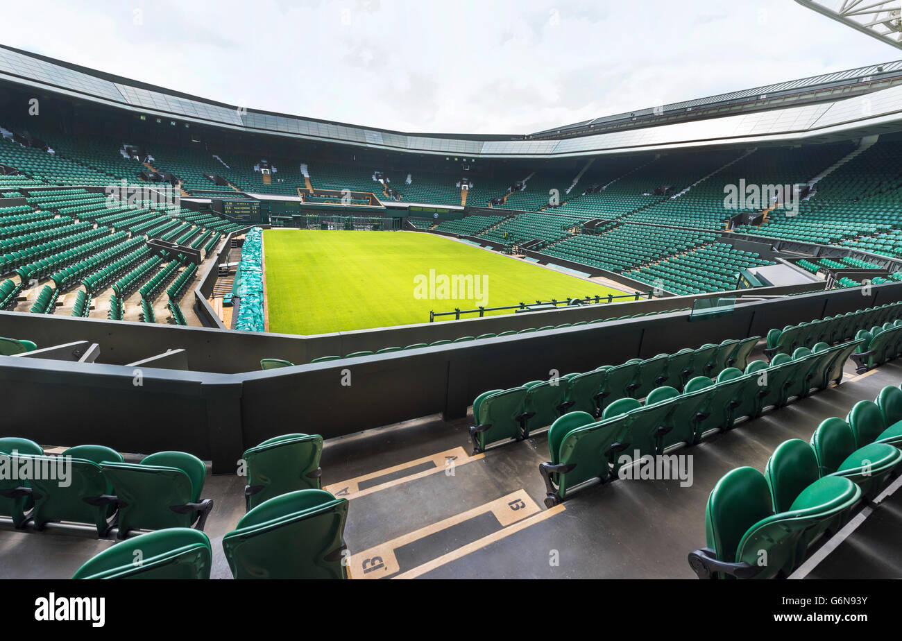 Visiting Wimbledon Place Stock Photo Alamy