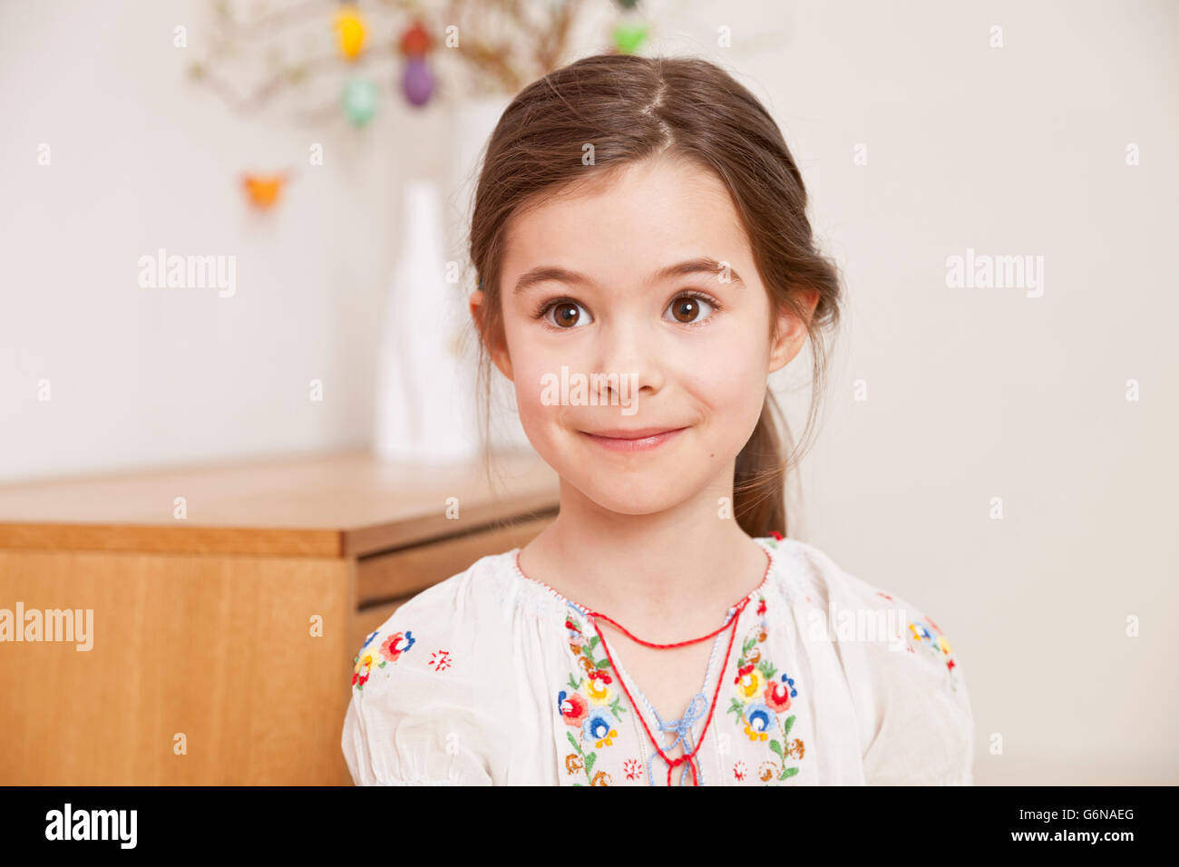 Portrait of smiling little girl looking surprised Stock Photo - Alamy