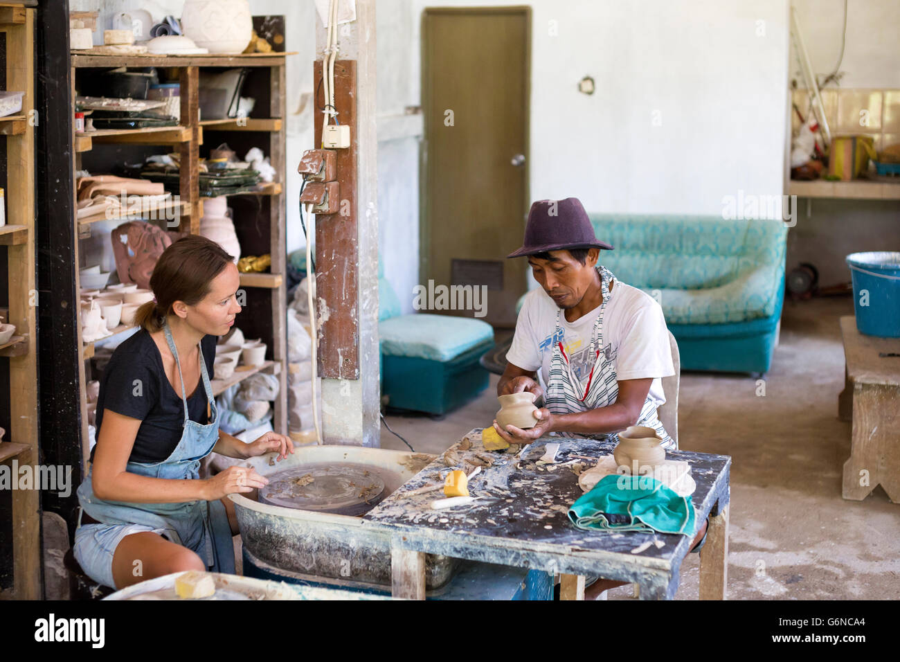 Man woman working on pottery hi-res stock photography and images - Alamy