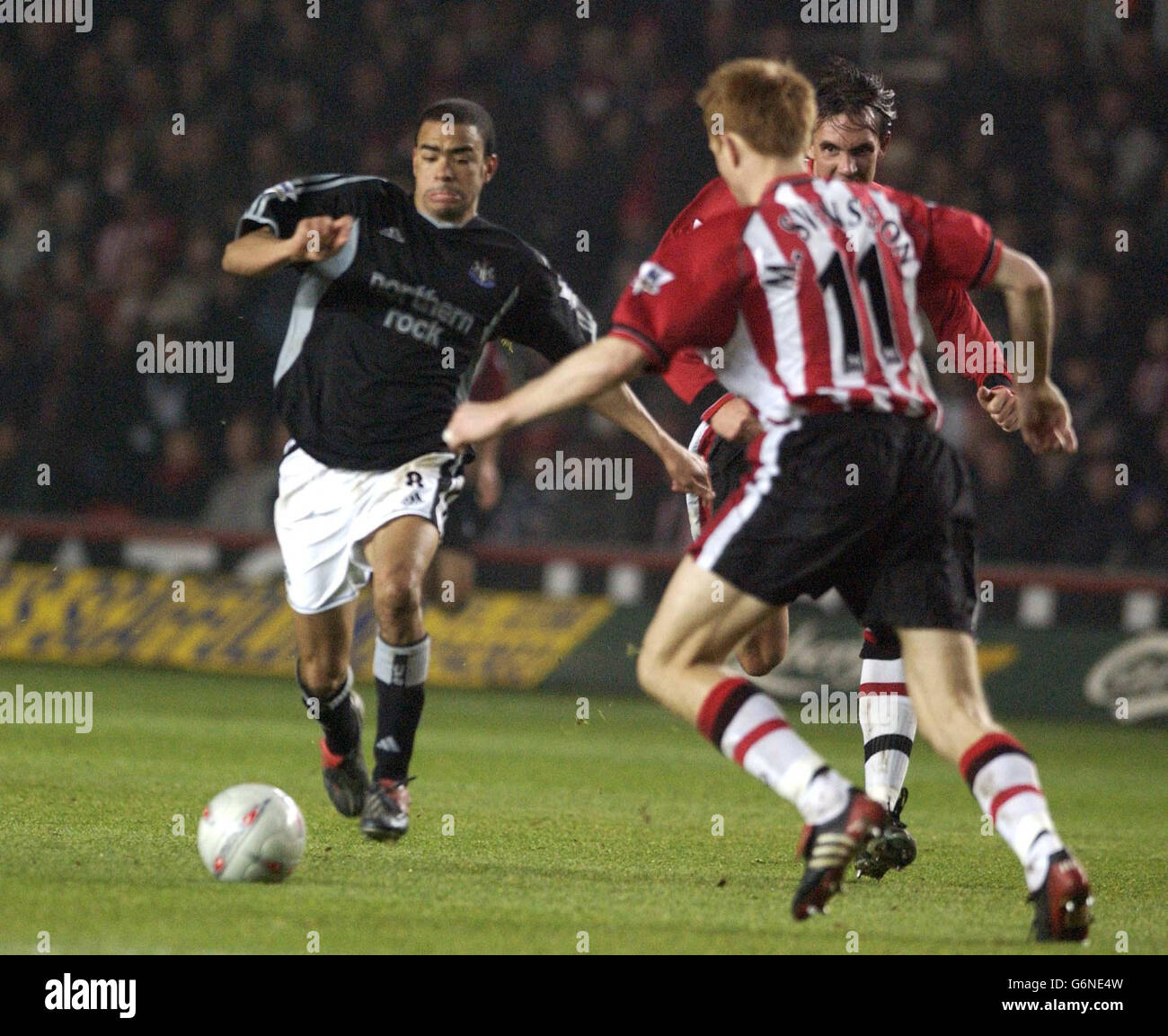 Newcastle United's Kieron Dyer (left) breaks through the Southampton defence on his way to score his second goal during the FA Cup Third Round match at Southampton's St Mary's Stadium. Stock Photo