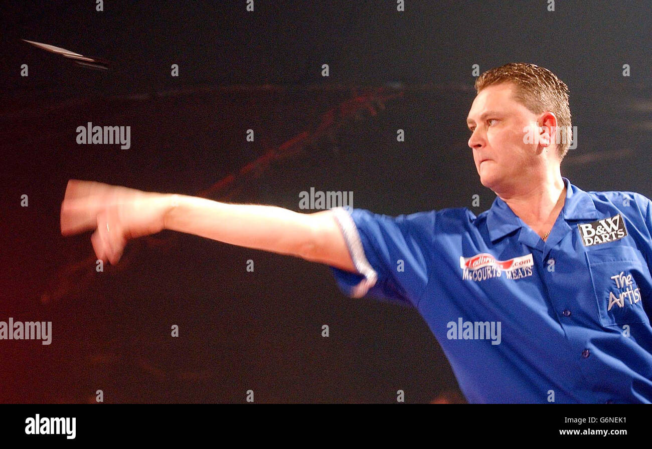 World Darts Championship Semi Final. Kevin Painter who beat Bob Anderson 6-0 in their semi final match, in the World Darts Championship at the Circus Tavern, Purfleet in Essex. Stock Photo