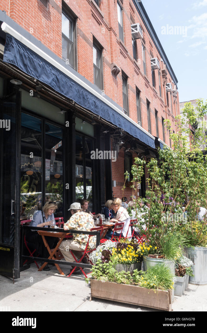 Bubby's, Outdoor Patio Dining Area, Meatpacking District, NYC, USA Stock Photo