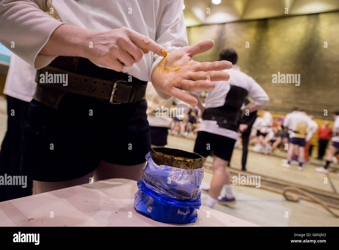 Uk Indoor Tug Of War Championships 2014 Stock Photo Alamy Uk Indoor Tug Of War Championships 2014 Stock Photo Alamy