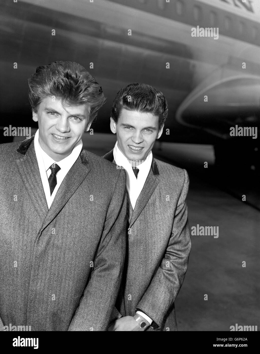 Music - Everly Brothers - London Airport. The Everly Brothers - Phil (l), 21, and Don, 23 - at London Airport for their first tour in Britain. Stock Photo