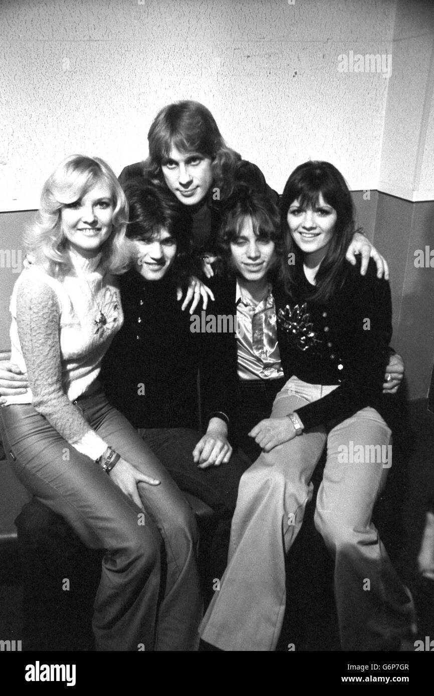 The New Seekers 1972 Hi res Stock Photography And Images Alamy The new seekers 1972 hi res stock photography and images alamy