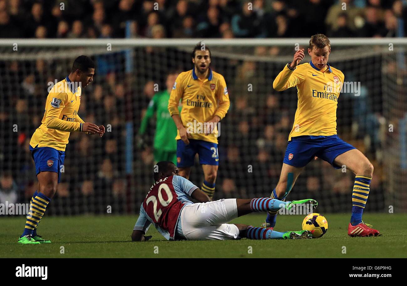 Soccer - Barclays Premier League - Aston Villa v Arsenal - Villa Park. Aston Villa's Christian Benteke (centre) takes on Arsenal's Per Mertesacker (right) and Serge Gnabry (left) Stock Photo