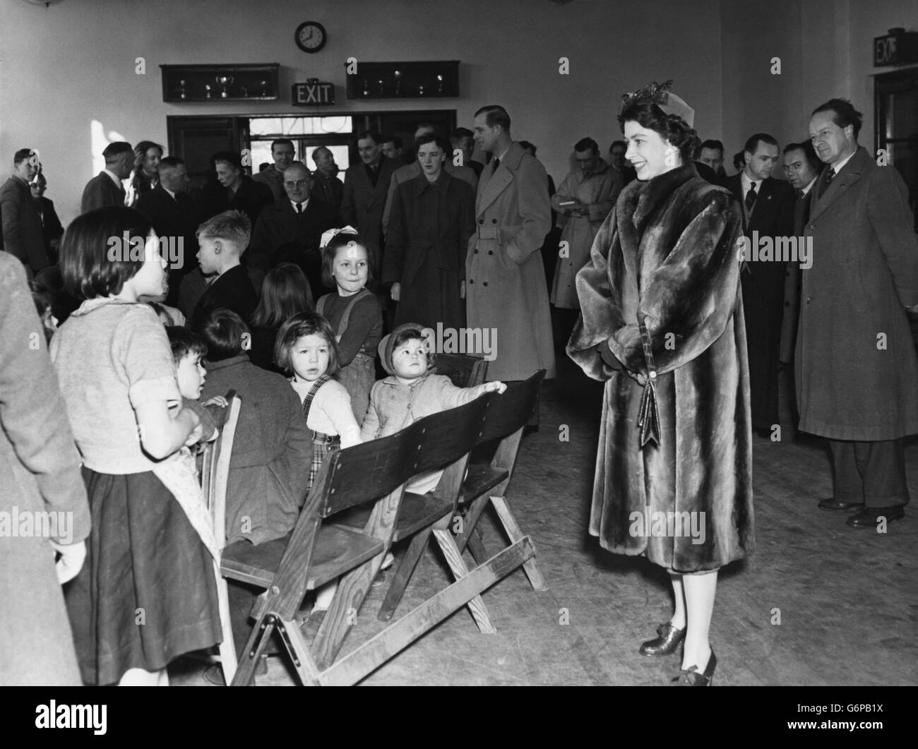 Royalty The Queen Visits Flood Victims Kings Lynn Stock Photo Alamy