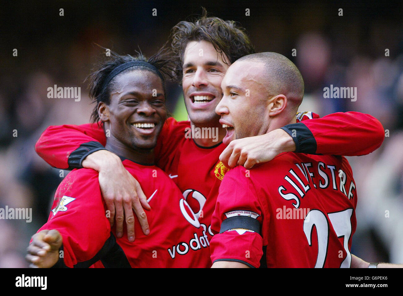 Manchester United's Ruud Van Nistelrooy (centre) celebrates with team-mates Louis Saha and Mikael Silvestre (right), after scoring the second goal against Everton during the Barclaycard Premiership match at Goodison Park, Liverpool. Stock Photo