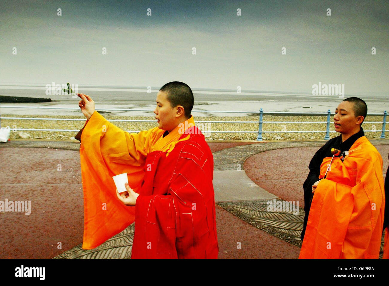 Buddhist memorial service hires stock photography and images Alamy