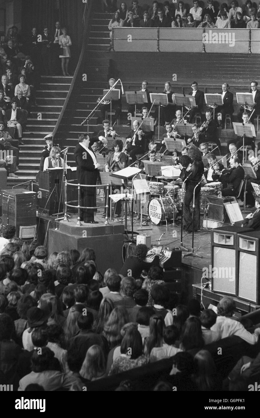 Conductor Malcolm Arnold conducts the rehearsal of Deep Purple's 'Concerto for Group and Orchestra', composed by the group's organist, Jon Lord. The piece will be performed by the group for the time, together with the Royal Philharmonic Orchestra under Mr Arnold's baton at the Royal Albert Hall in aid of Task Force. Stock Photo