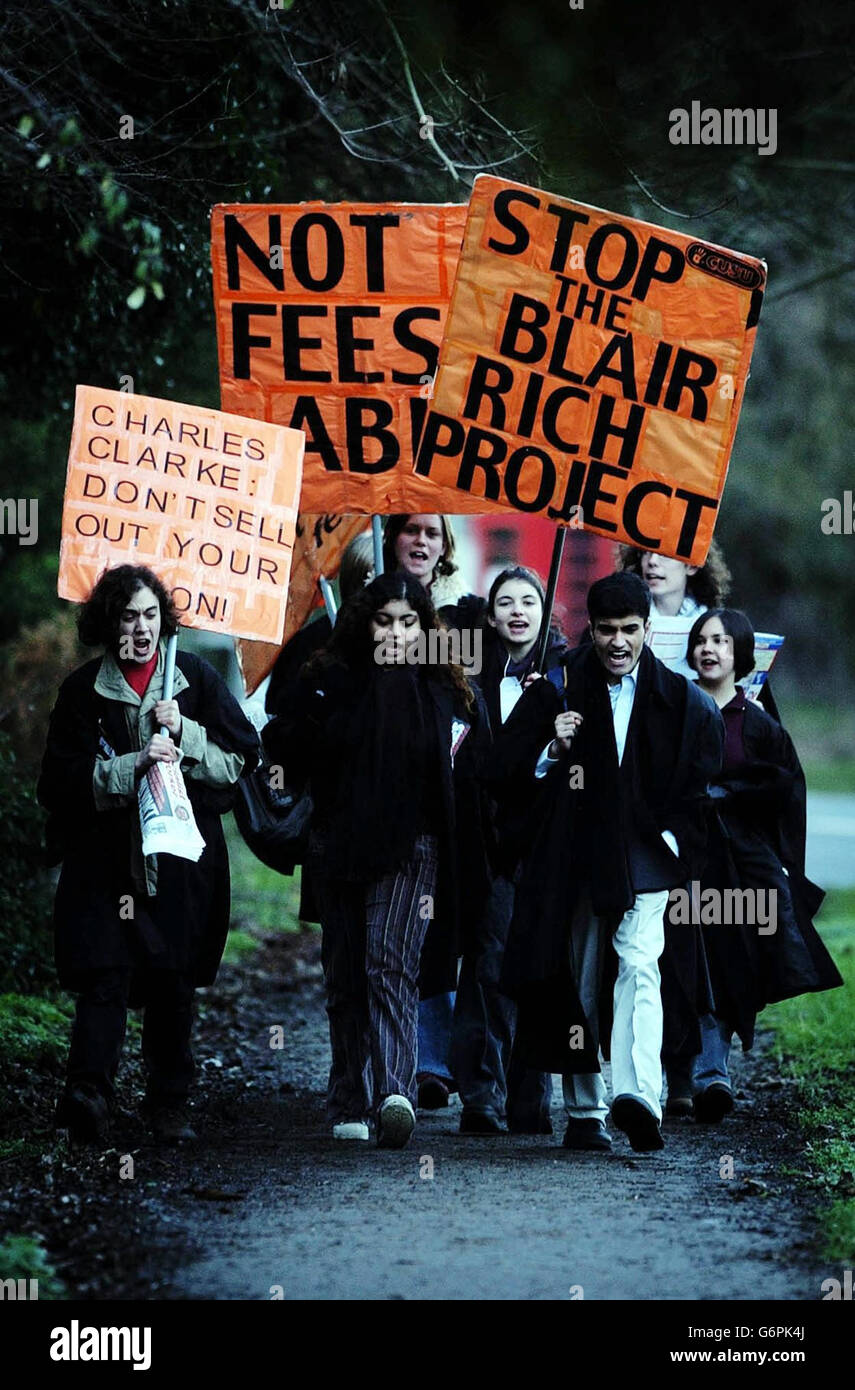 Cambridge University students march through the Cambridge countryside on route to London, as opposition to Government plans for university top-up fees intensifies.A group of around 20 undergraduates began the 60-mile march which will end on Tuesday in Parliament Square. Stock Photo