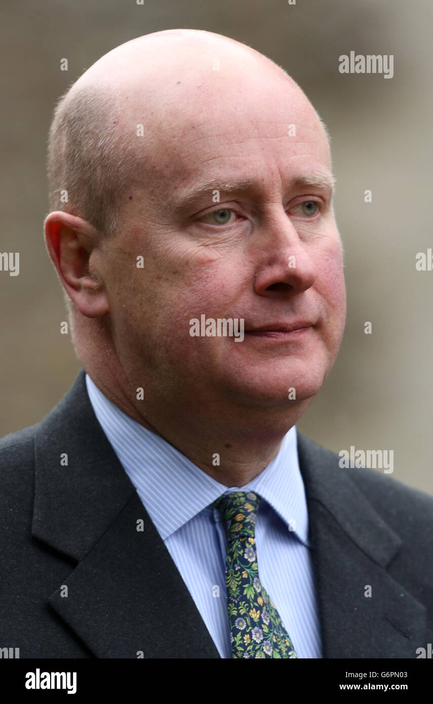 Private secretary to queen elizabeth ii sir christopher geidt hires