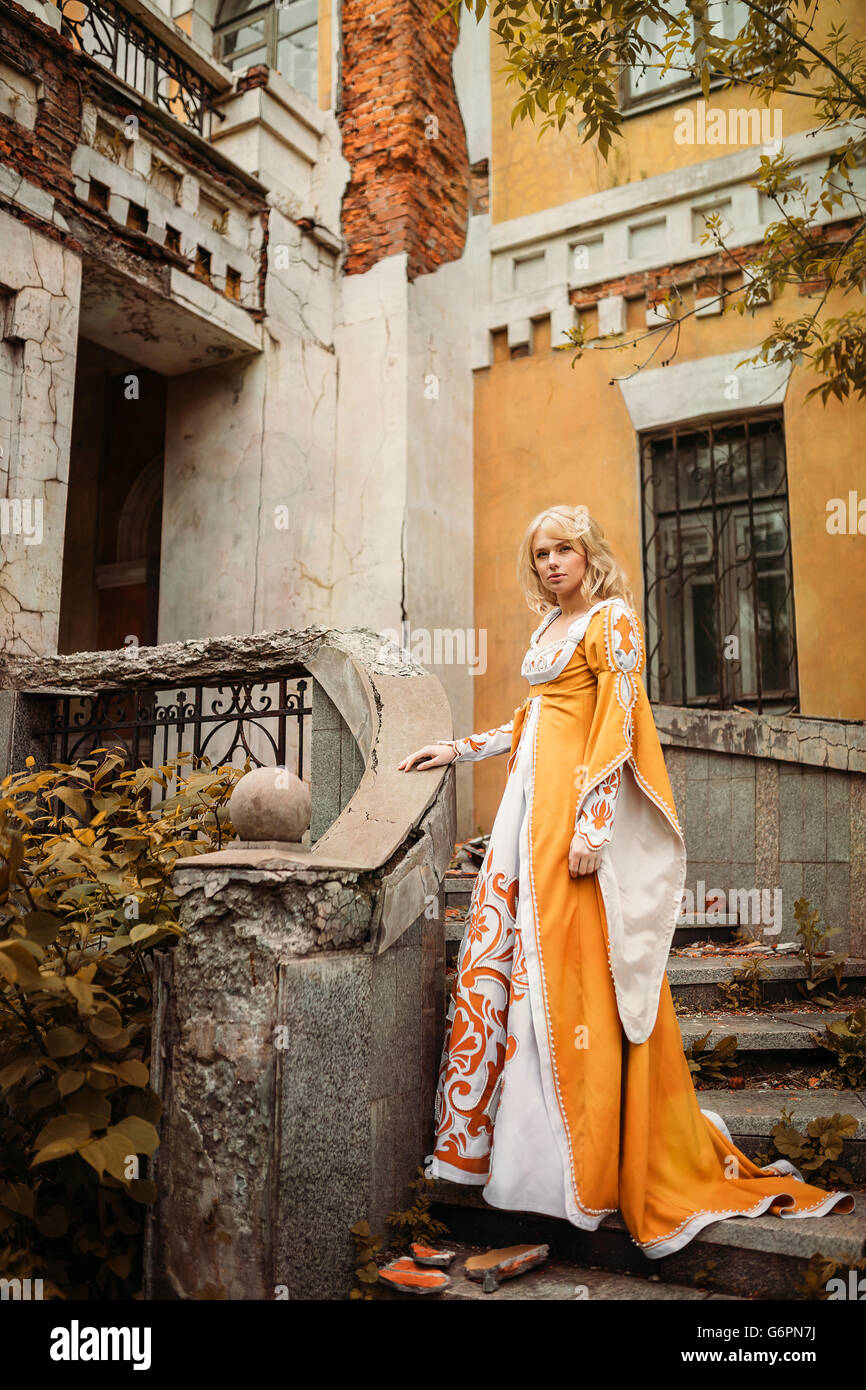 Lady in medieval costume Stock Photo - Alamy