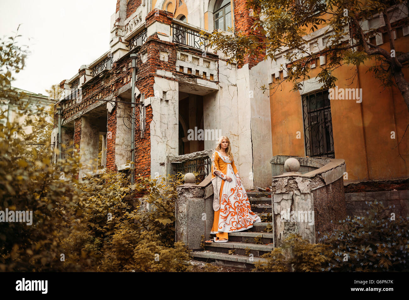 Lady in medieval costume Stock Photo - Alamy
