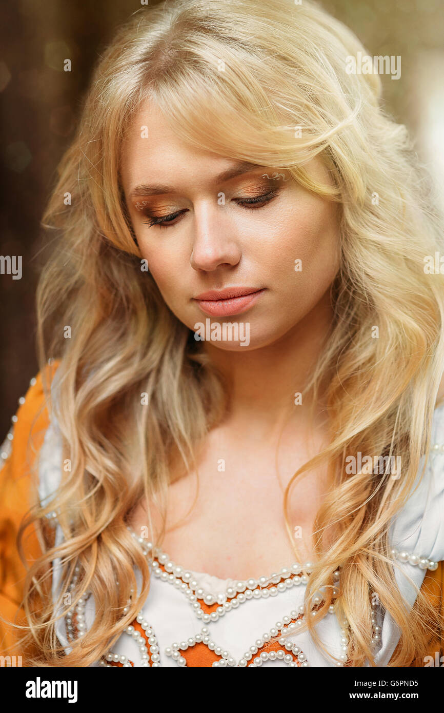 Lady in medieval costume Stock Photo - Alamy