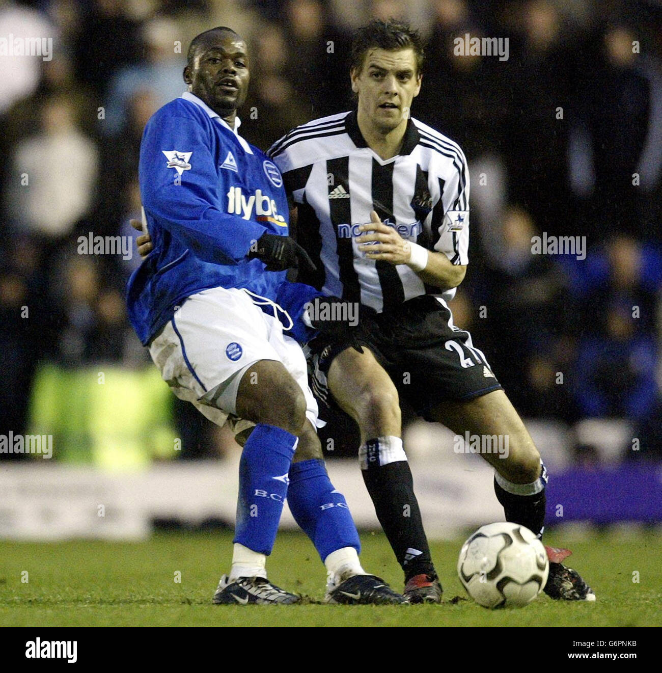 Birmingham City's Stern John who scored the equalier holds off Newcastle United defender Jonathan Woodgate during City's draw 1-1 with United during their Barclaycard Premiership match at St. Andrews, Birmingham. Stock Photo