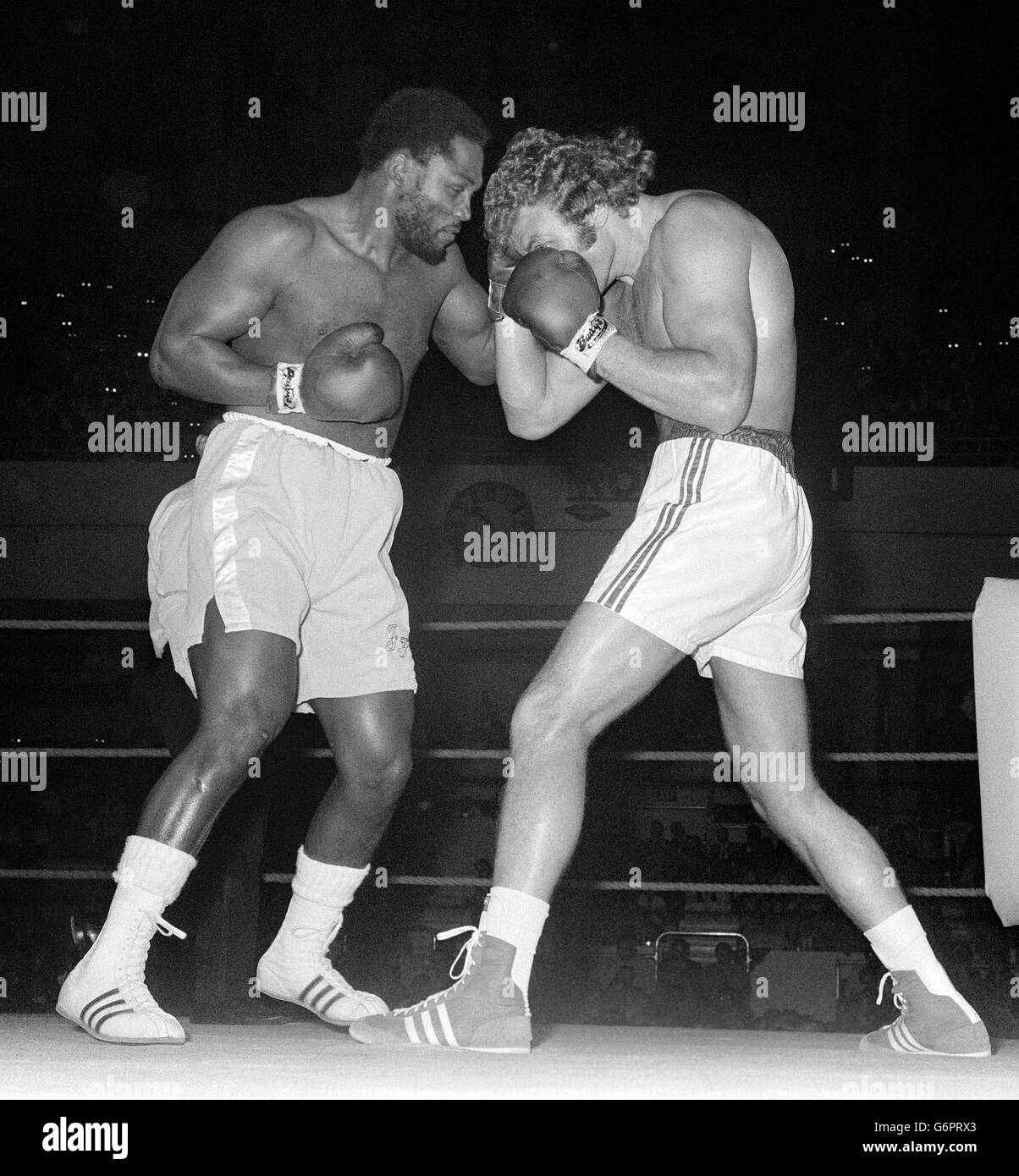 Joe Frazier, the former world heavyweight champion (l), clashes with Joe Bugner, the European Champion, in the 12-round bout at Earl's court. Stock Photo