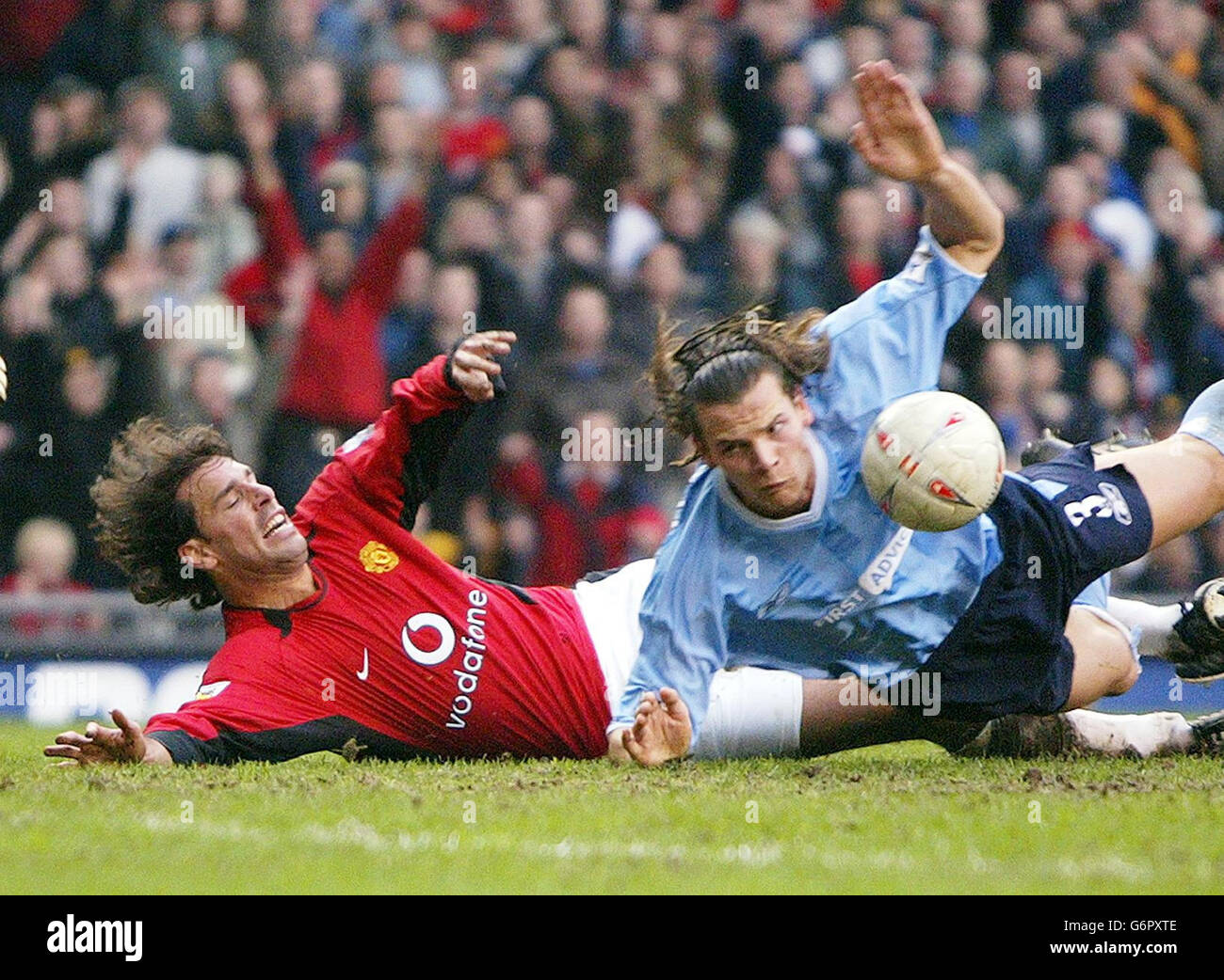 Manchester United's Ruud Van Nistelrooy (left) and Manchester City's ...