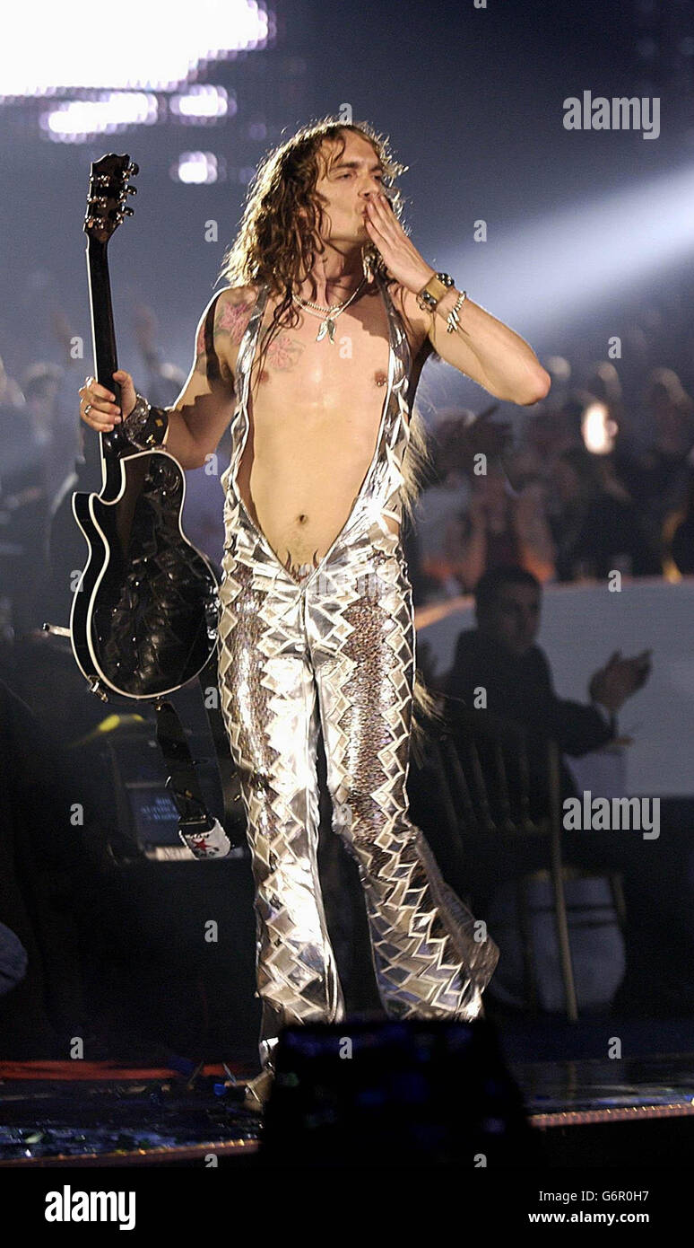 justin hawkins age - Ilustrasi 3