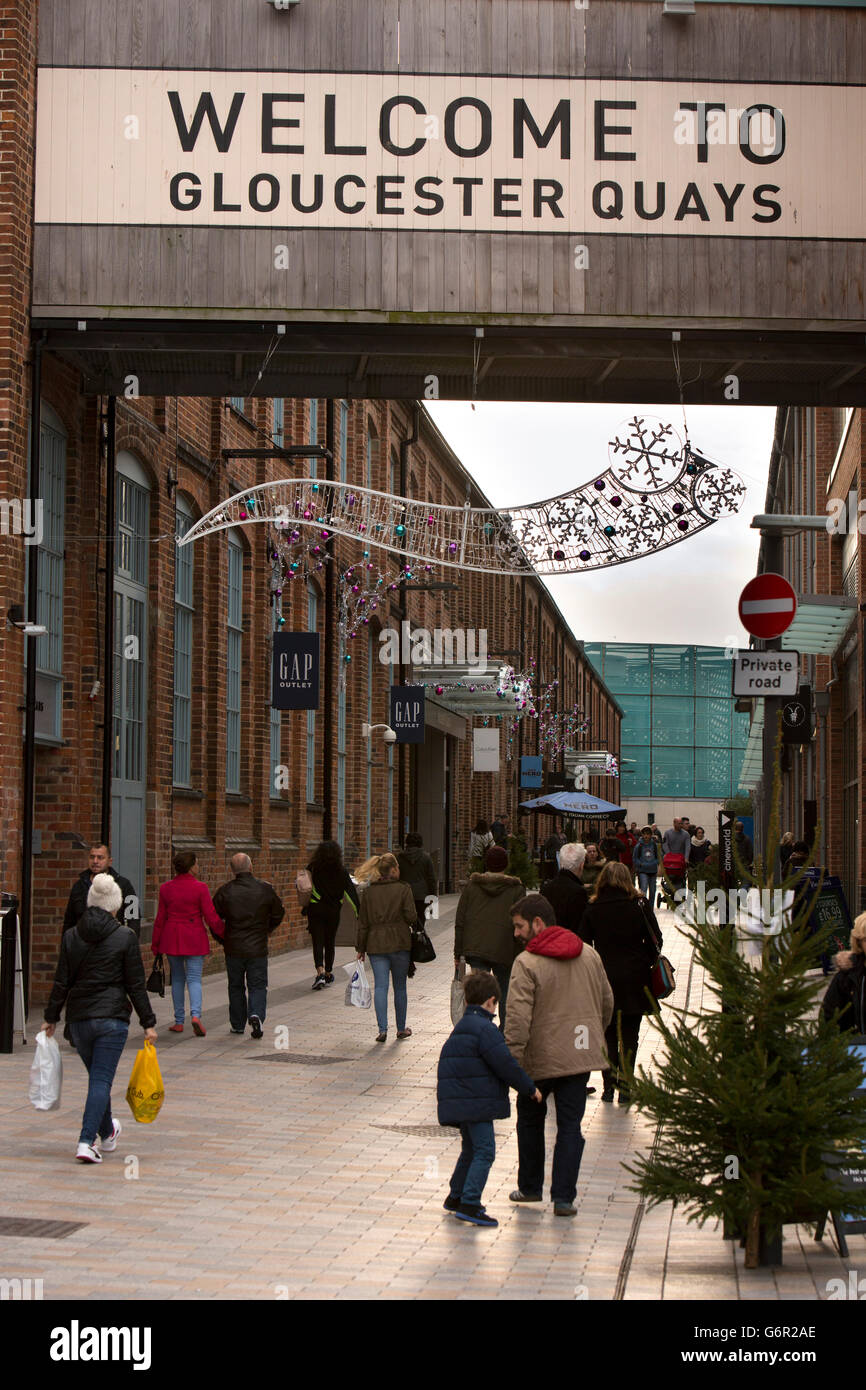 UK, Gloucestershire, Gloucester Quays, shoppers at shopping centre in