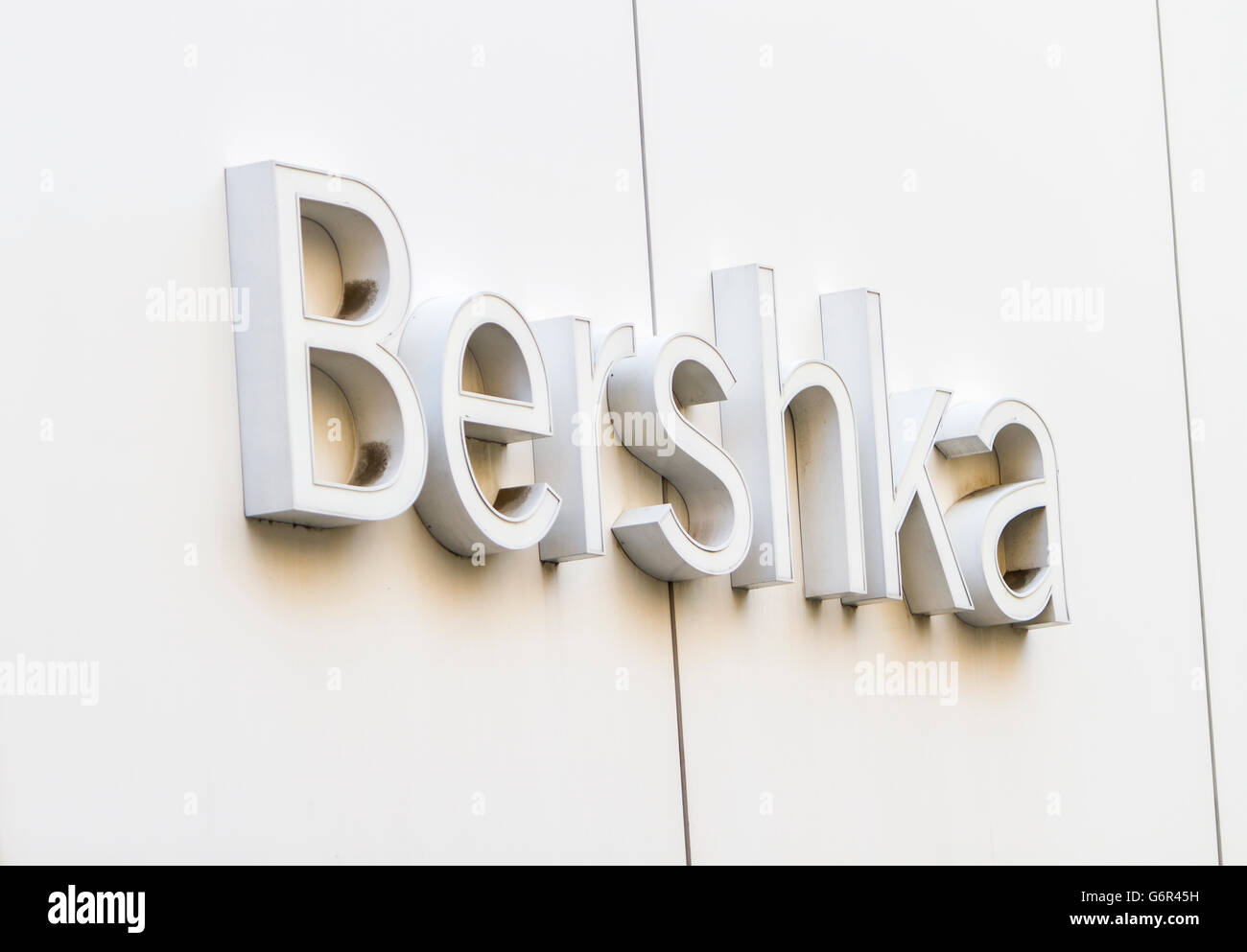 Bershka logo hi-res stock photography and images - Alamy