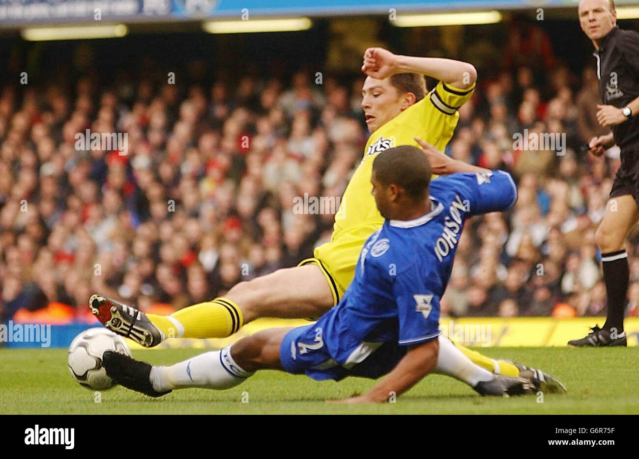 Charlton's Matt Holland tussles with Chelsea's Glenn Johnson during the Barclaycard Premiership match at Stamford Bridge, London. Stock Photo