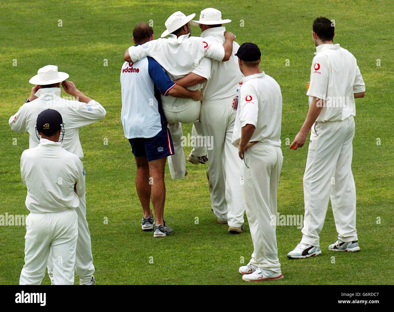 Sport cricket injured mark butcher hi-res stock photography and images ...