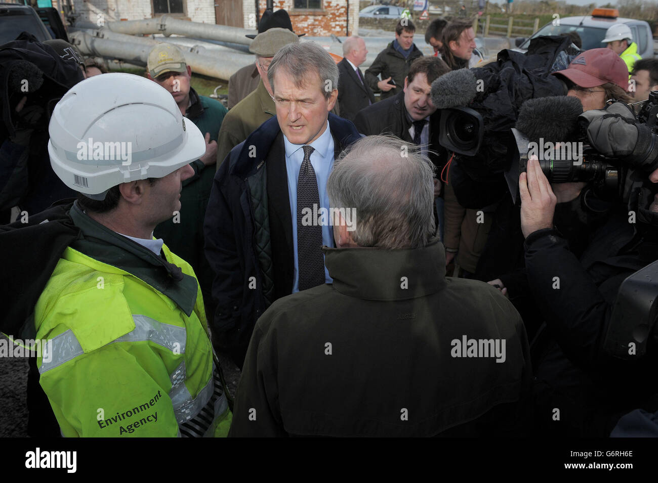 Environment Secretary Owen Paterson (centre) visiting Northmoor Pumping Station in Somerset. Stock Photo