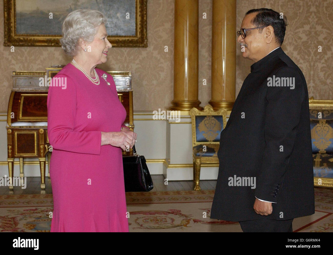 Queen Receives the High Commissioner for Bangladesh Stock Photo