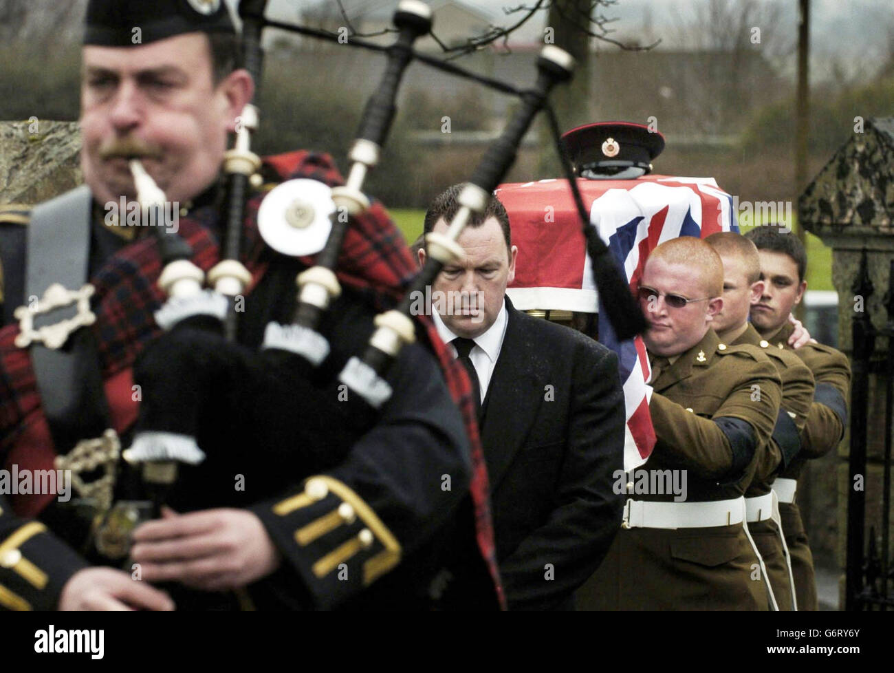 Pallbearers carry the coffin of Sapper Robert Thomson, 22, of the 35 Engineer Regiment, into Whitburn South parish church for his funeral. Sapper Thomson, who was unmarried and came from West Lothian, died in an accident in Basrah Palace January 31, 2004. He was serving with 35 Engineer Regiment, normally based in Paderborn, Germany. Stock Photo