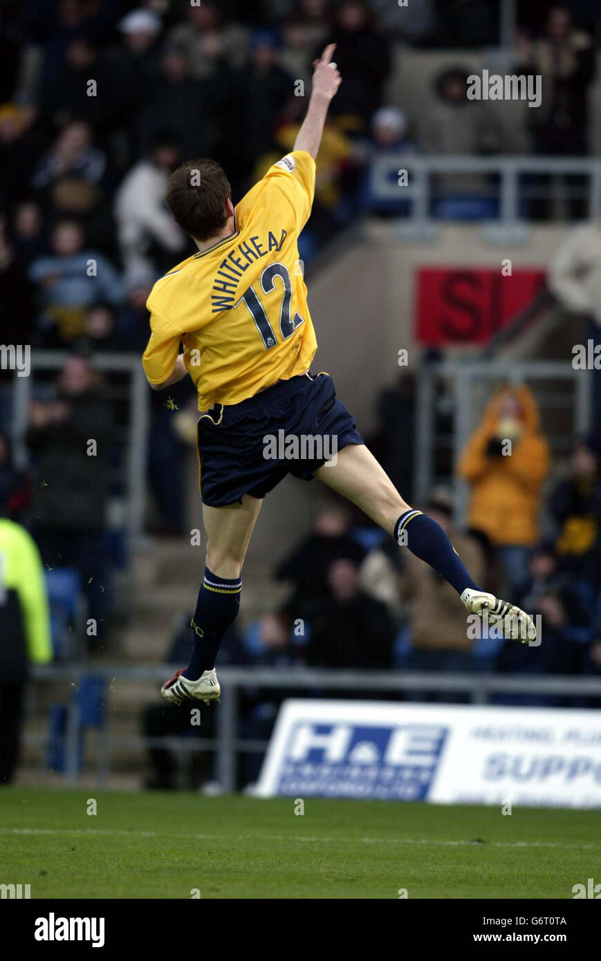 Oxford uniteds dean whitehead celebrates his goal against bury hires stock photography and