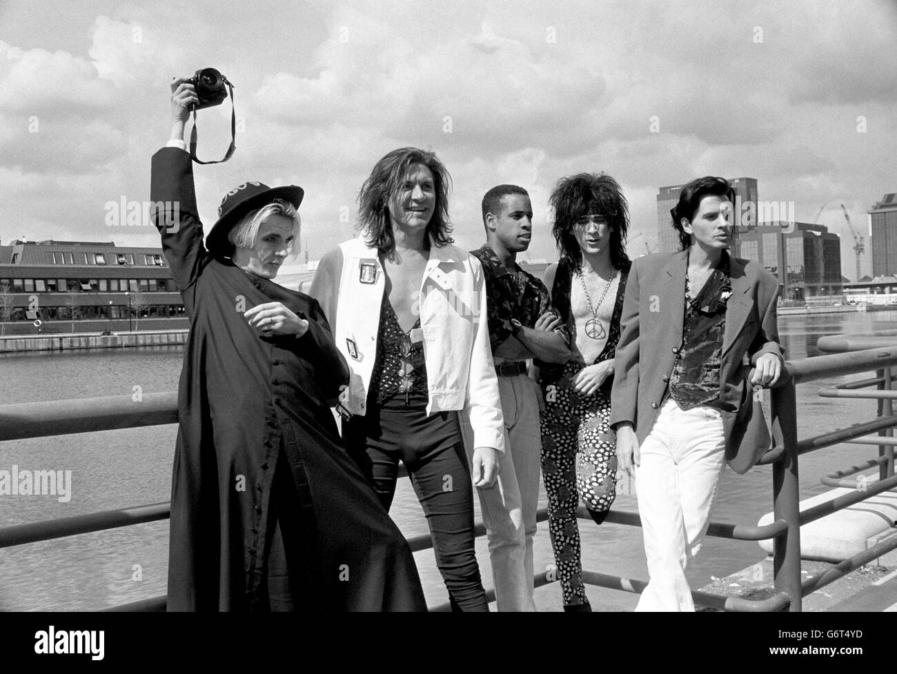 Pop group Duran Duran take a break from rehearsals at the London Arena at Limeharbour in London's Docklands, before starting a nationwide tour in Newcastle. L-R: Nick Rhodes, Simon Le Bon, Sterling Campbell, Warren Cuccurullo and John Taylor. Stock Photo