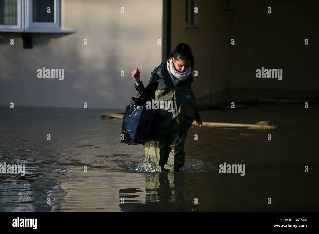 Residents walk through flooding in Wraysbury, Berkshire Stock Photo Alamy