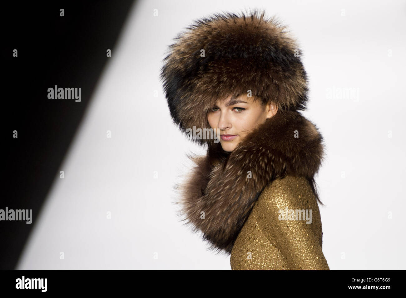 Badgely Mischka Catwalk New York Fashion Week 2014 Stock Photo Alamy