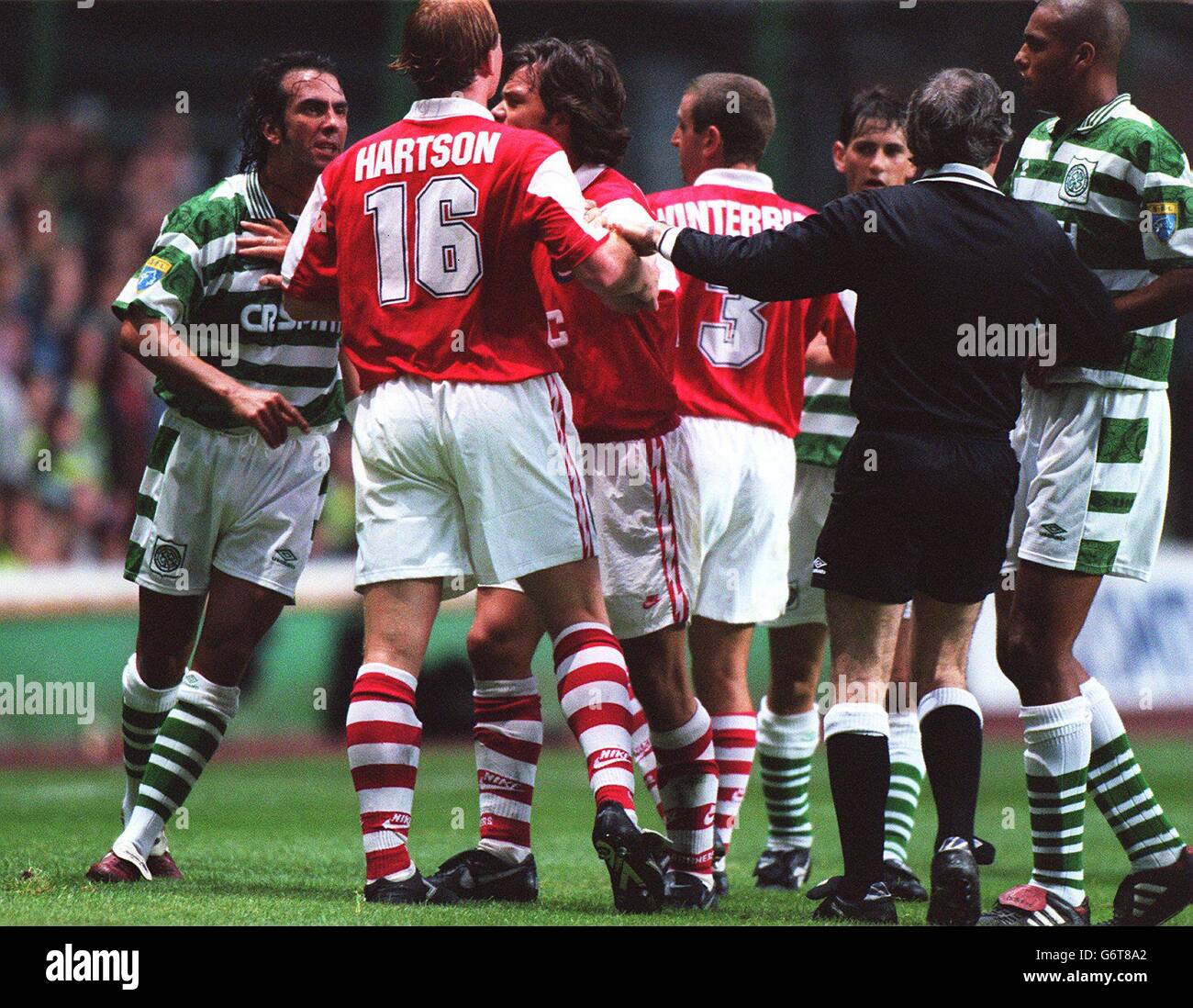 Referee Mr R T Tait tries to break up a fracas during the match involving (l-r) Paolo Di Canio (Celtic), John Hartson, David Hillier, Nigel Winterburn (Arsenal), Jackie McNamara and Pierre Van Hooijdonk of Celtic. Stock Photo