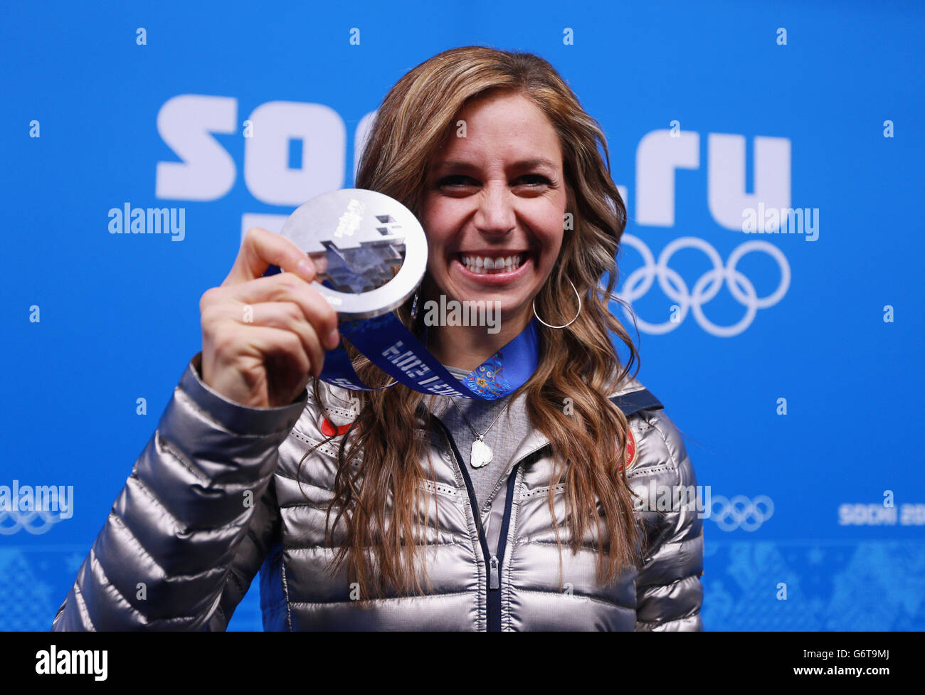 USA's Noelle PikusPace with her silver medal for the Women's Skeleton(02)