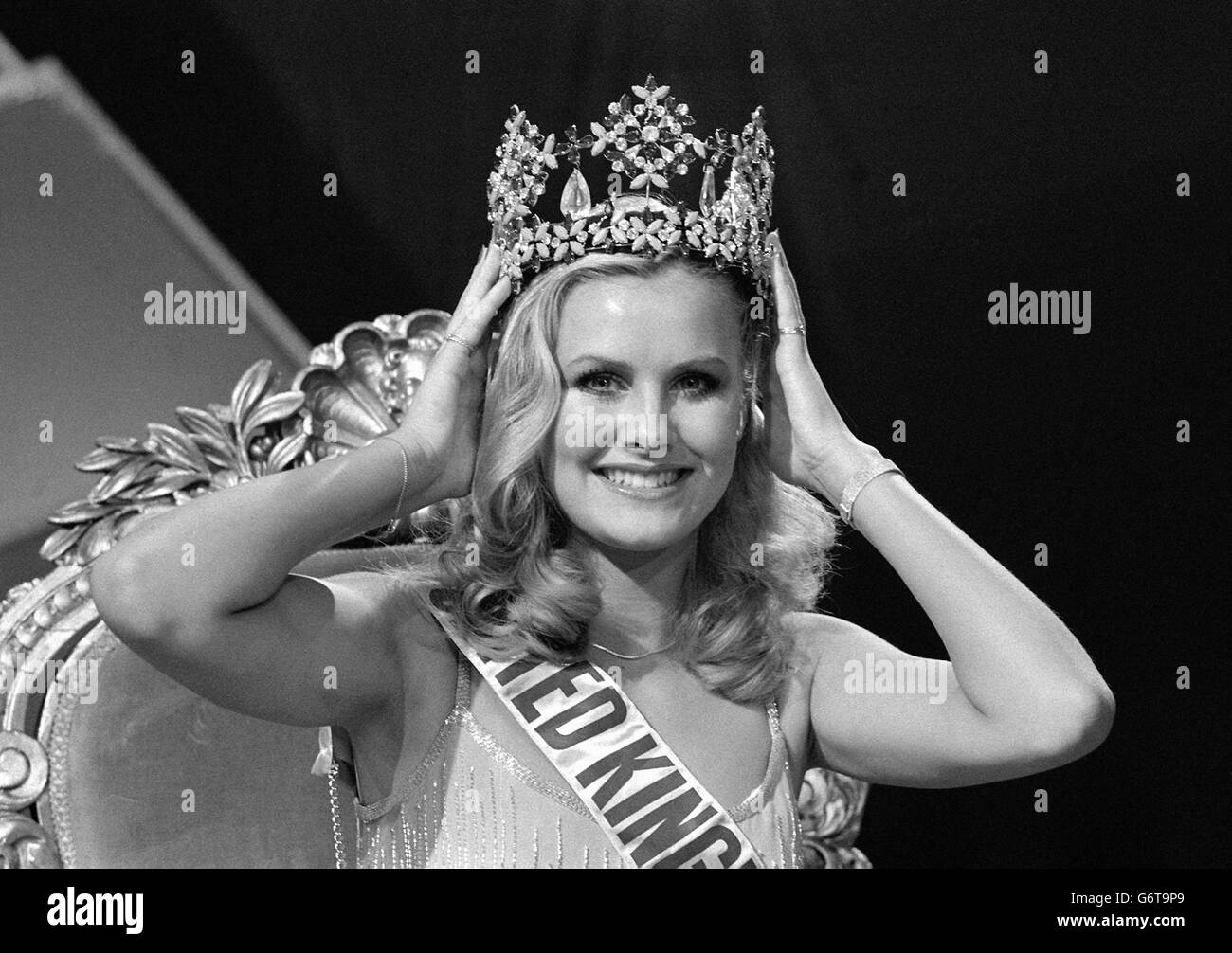 Crowning moment for 18-year-old Carolyn Seaward in Blackpool, when the blue-eyed blonde, from Plymouth, Devon, became the new Miss UK. Stock Photo