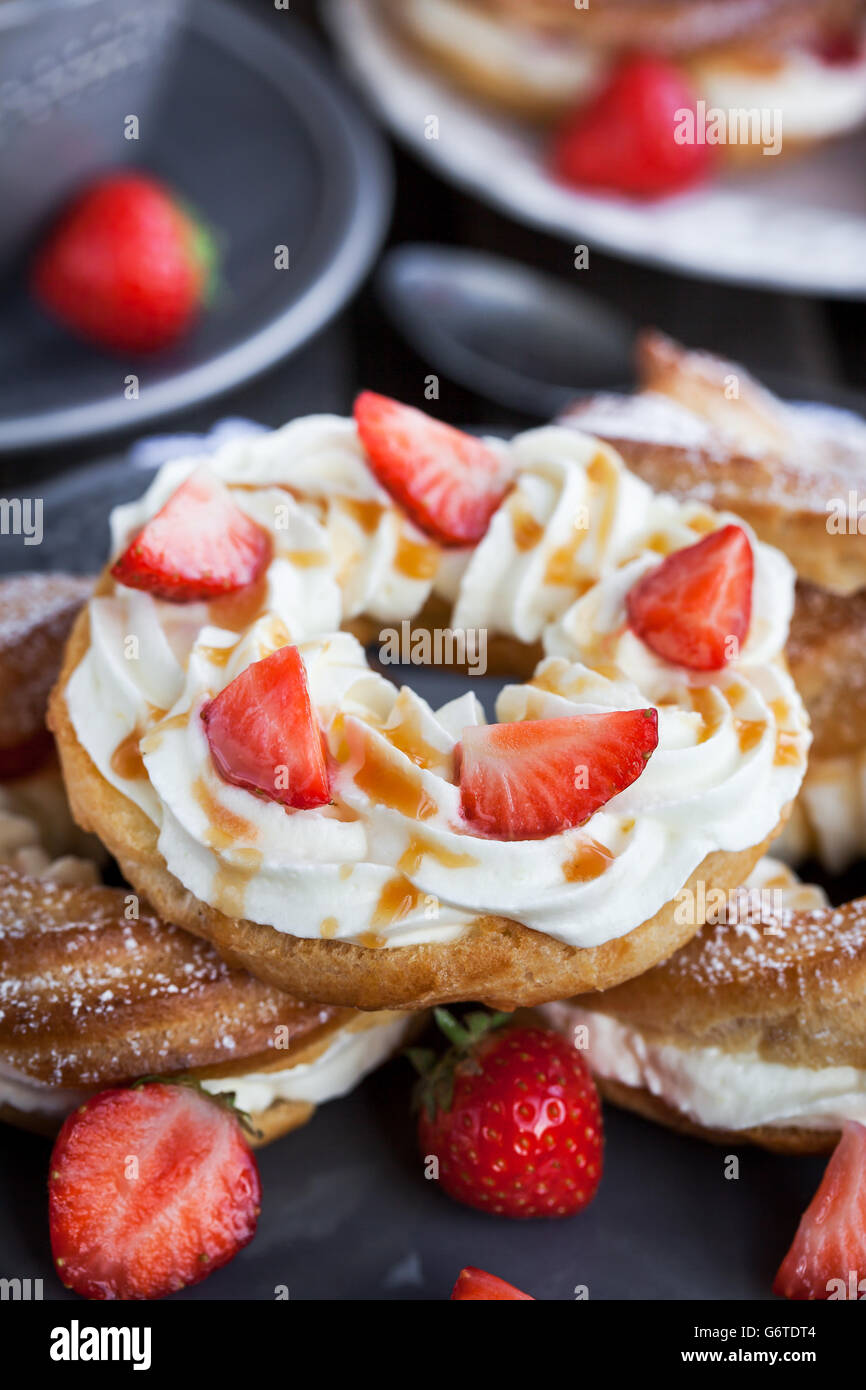 Choux strawberry Baking on